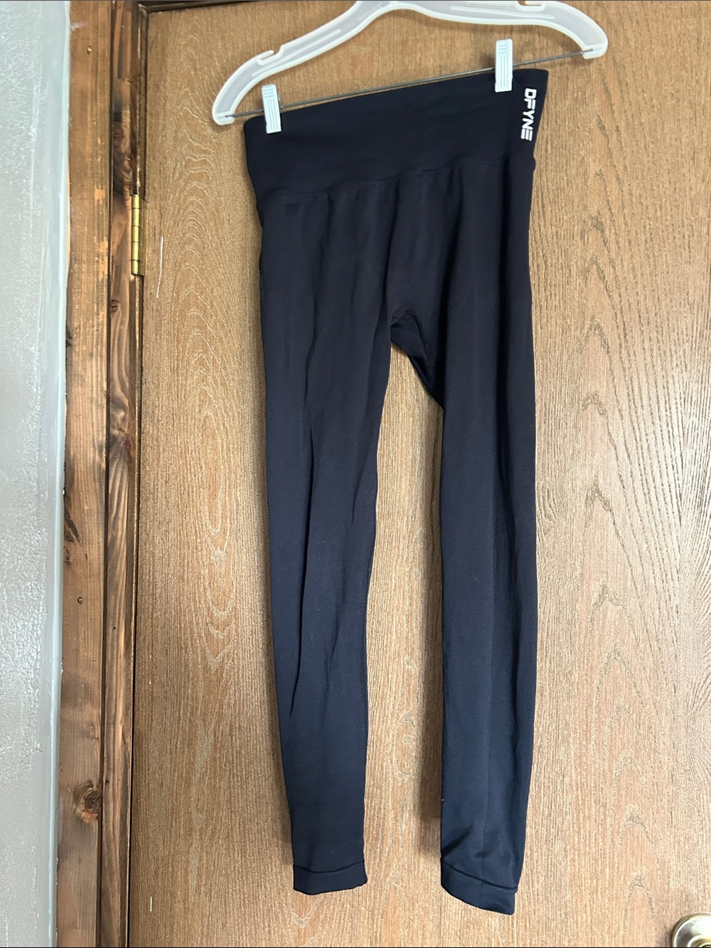 DFYNE Women's High-Rise Black Performance Leggings